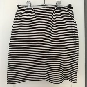 B/W Striped Pull-On Pencil Skirt